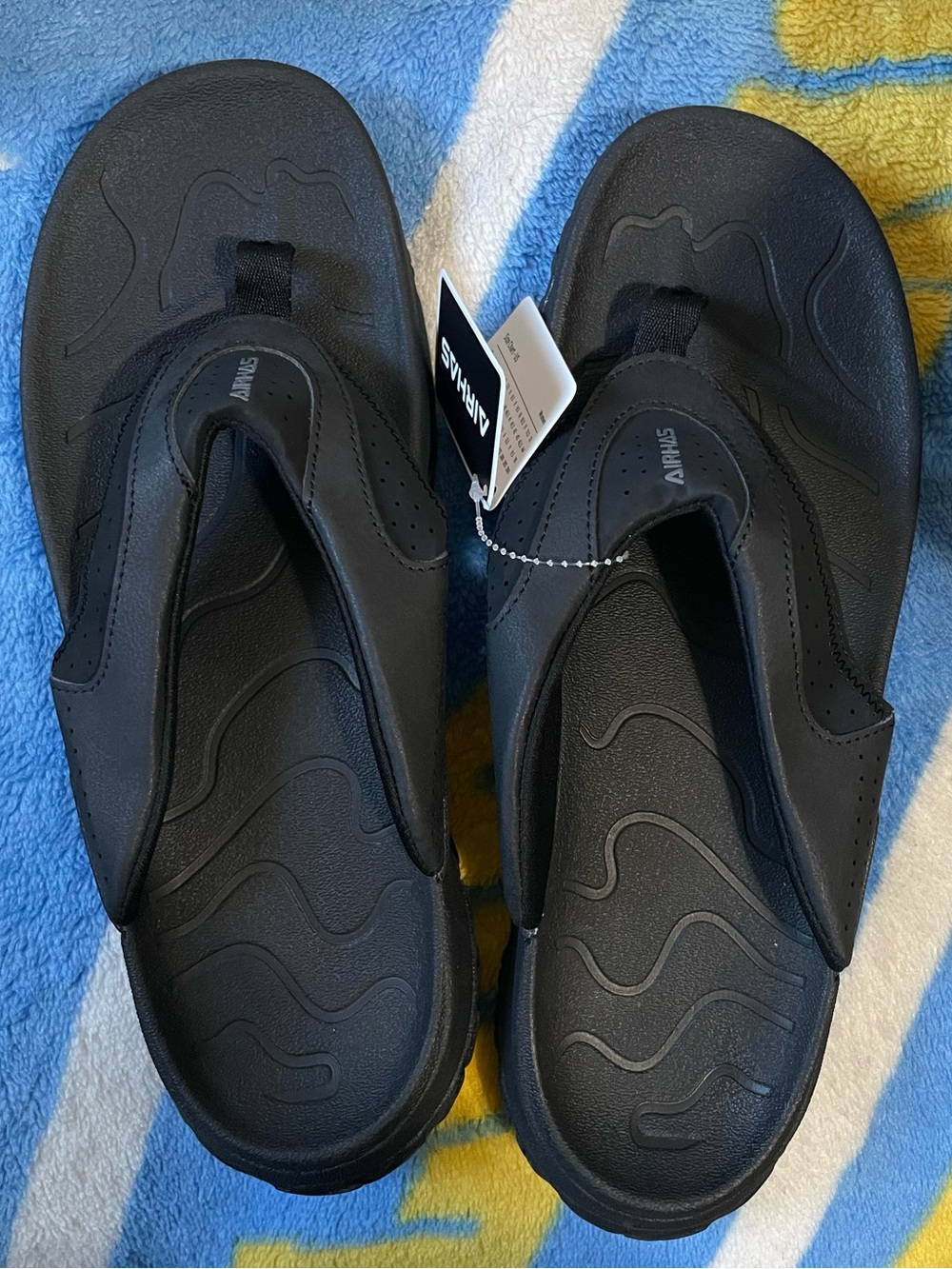 Men’s Black Comfort Flip-Flops - Picture 2 of 6